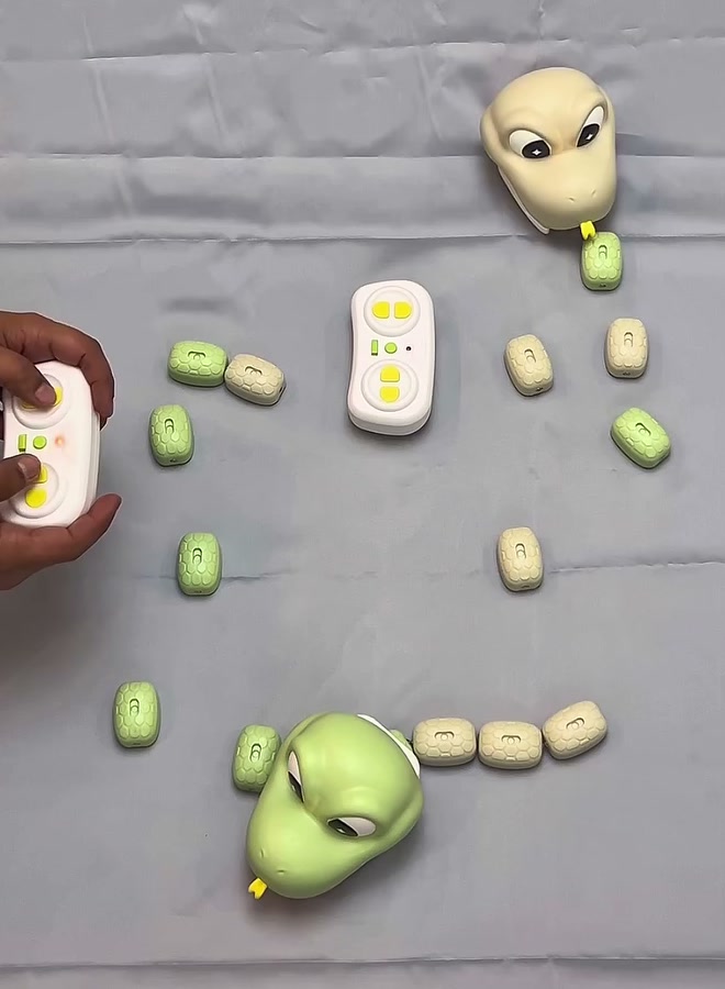 Cobrinhas verde e clara com peças e controles na demonstração real